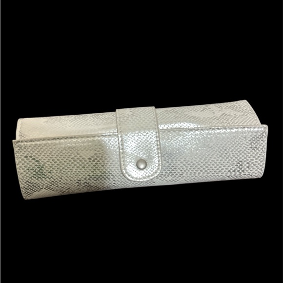 5 piece Professional Roll-up Brush Set. Makeup, Blush and Eye By Neiman Marcus - Picture 4 of 4